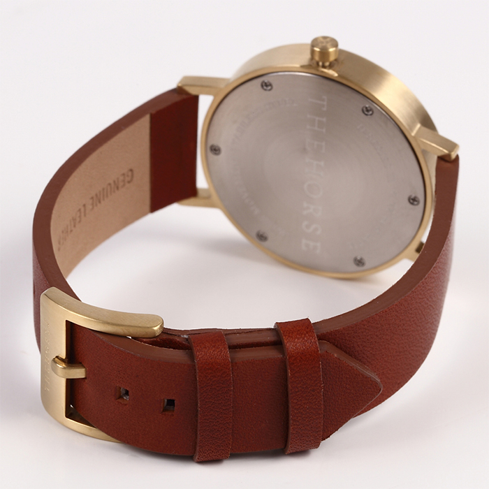 dシリーズは、スタイリッシュなデザインと優れた機能性を兼ね備えた男女兼用の腕時計です。